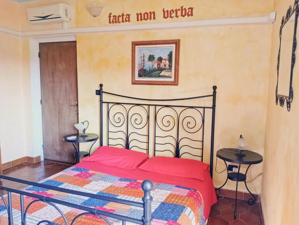Standard Double room with balcony (full double bed)