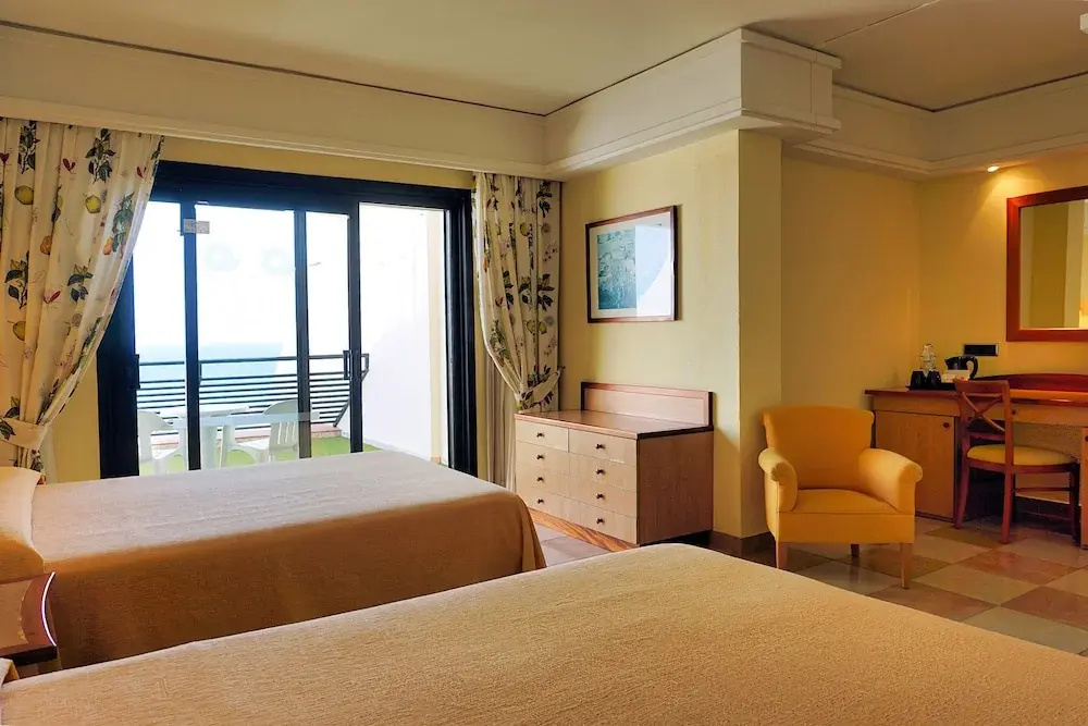 SBH Crystal Beach Hotel & Suites - Adults Only - Chambres