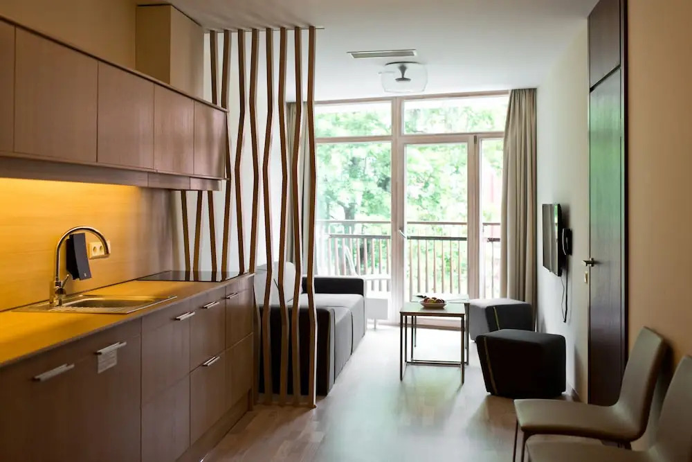 Трёхместные апартаменты Deluxe в Апарт-отель Amberton Green Паланга