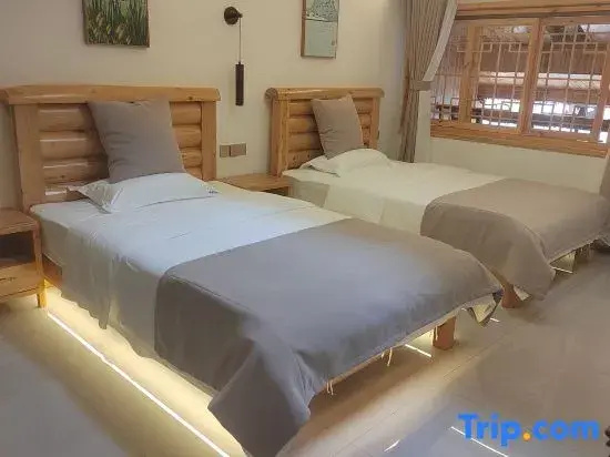 Standard room with balcony and with street view