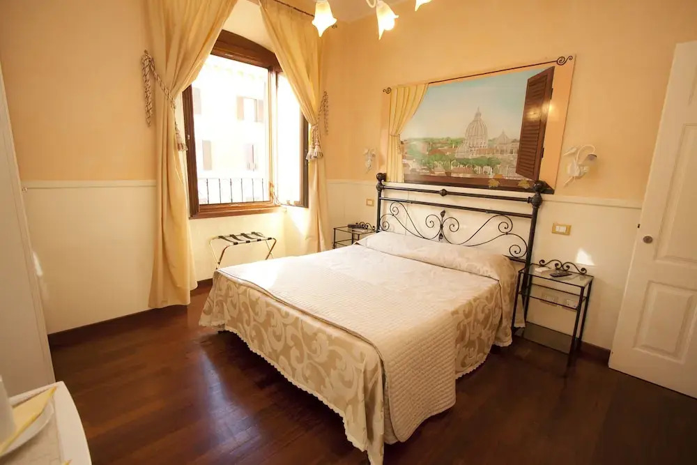 Двухместный номер Standard с красивым видом из окна двуспальная кровать в Le Suite di Via Ottaviano