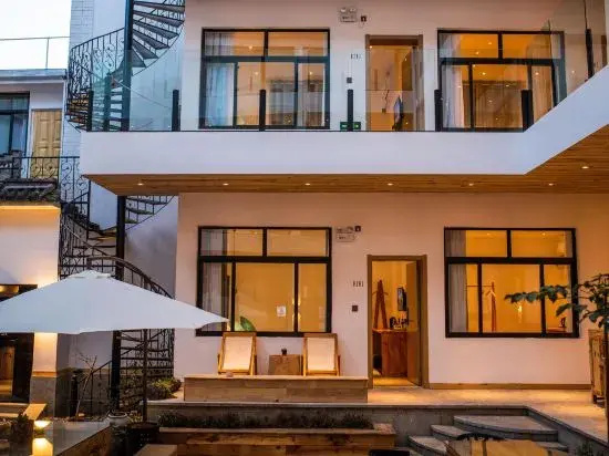 Dali Erhai Lake · Lake Residence Time Seaview Inn