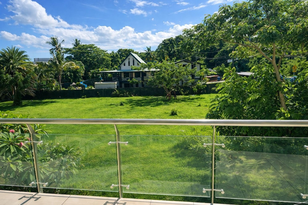 Seabeds 3 Bedroom Beachside Apartment Home