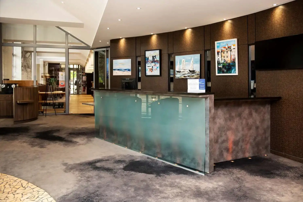 Lobby & Reception