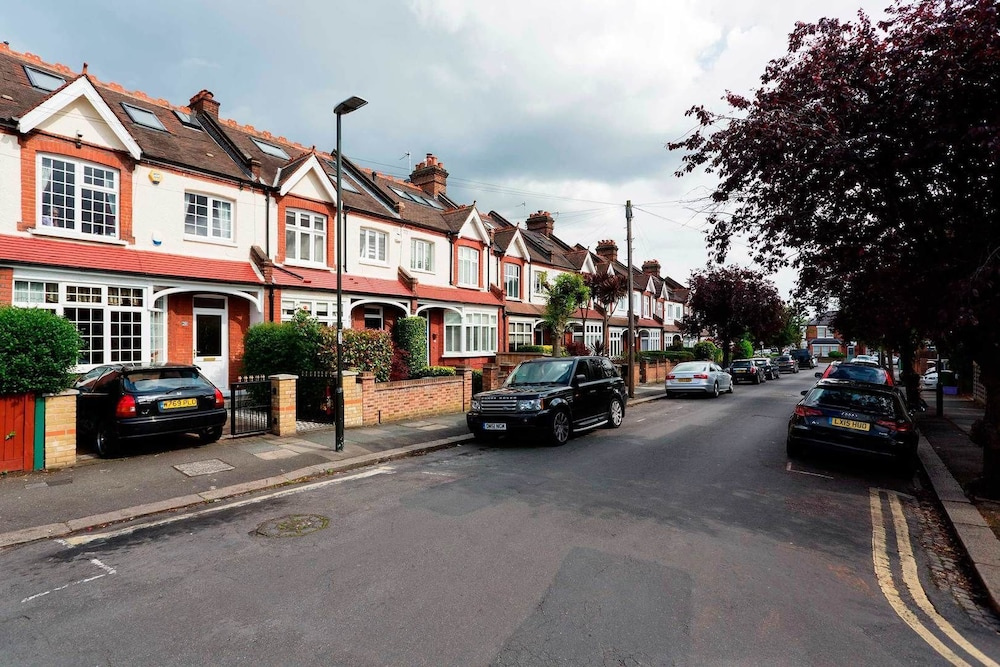 Veeve - Wimbledon Meadows
