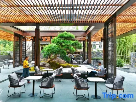 Yunshang Huaxi Holiday Hotel