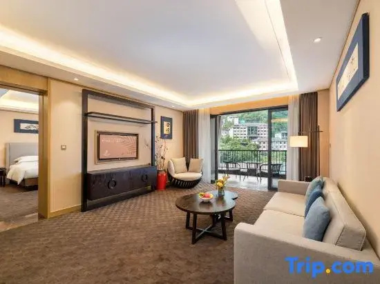 Deluxe Double Suite with view full double bed