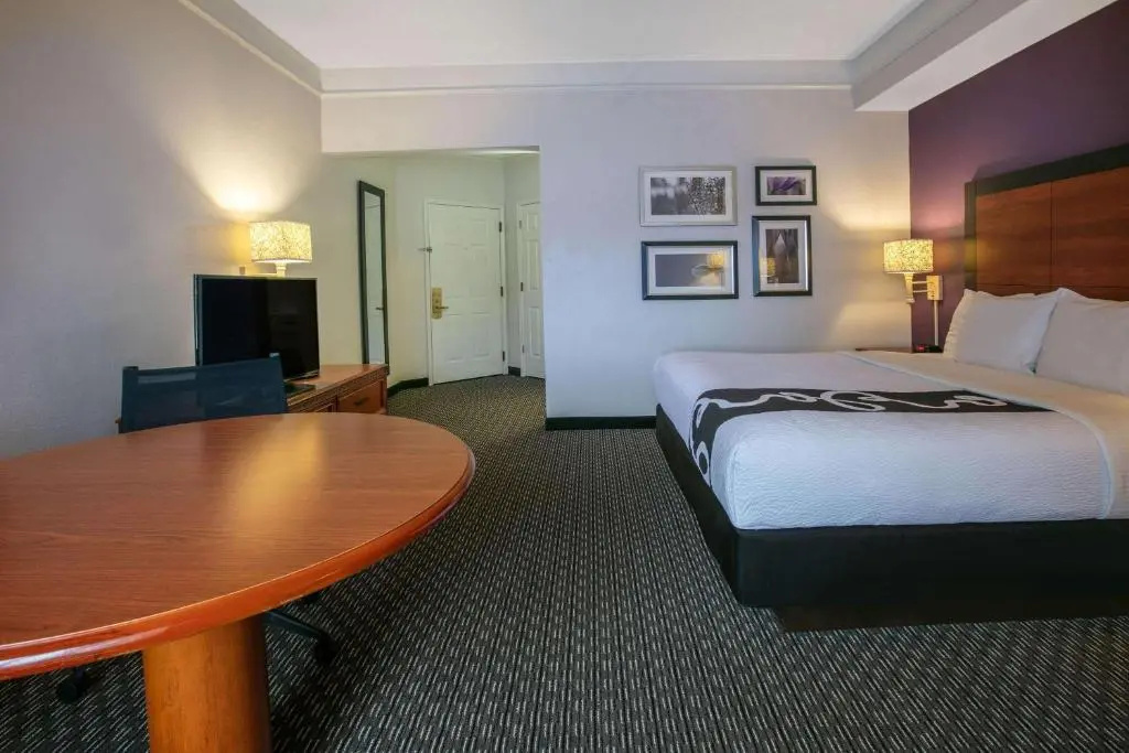 La Quinta Inn & Suites by Wyndham Dallas North Central - Chambres