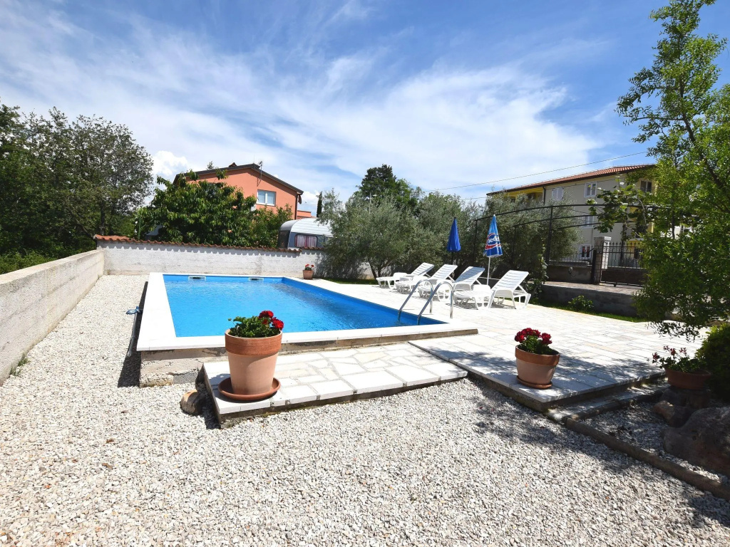 Lovable Apartment, Pool With Deckchairs, Fenced Garden With Grill, Wifi and Airco