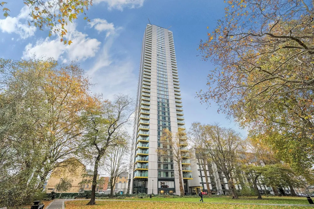 Roomspace Apartments - Churchyard Row