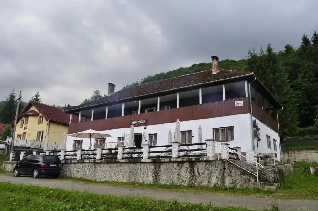 Cabana Cascada Cârnic