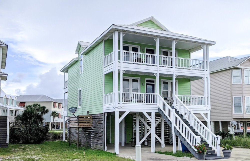 Amazing 5-bedroom Home With Incredible Views From 4 Balconies