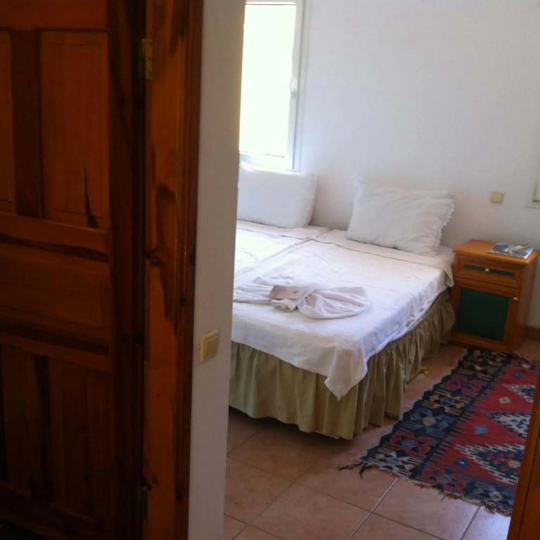 Emel Pension — 5