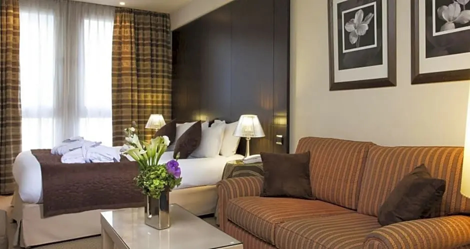 Le Pera Hotel 93