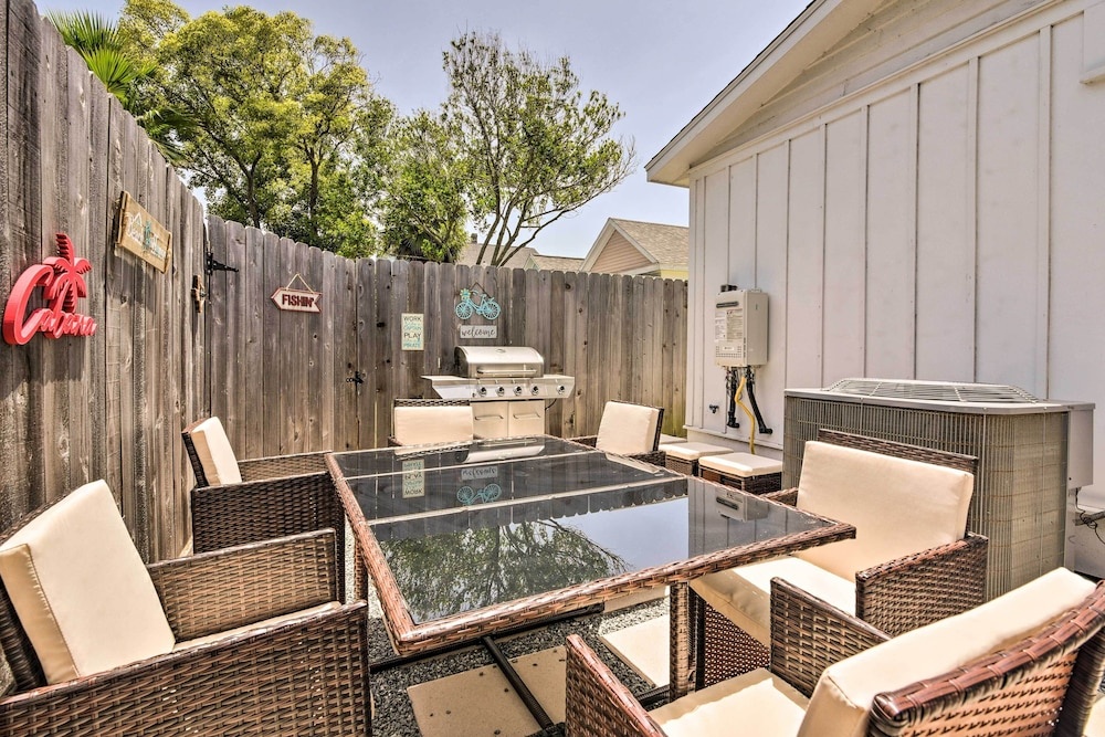 Walk to The Strand: Historic Galveston Home!