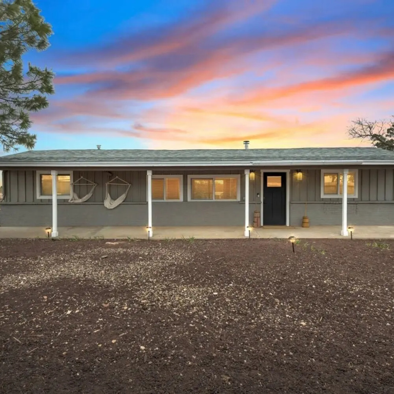 Spacious 4BR Home Near Grand Canyon Sleeps 10