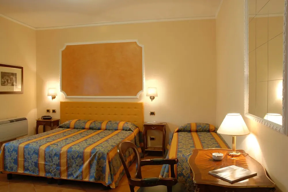 Hotel Mondial - Chambres