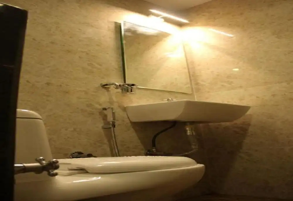 Deluxe Double room (full double bed)