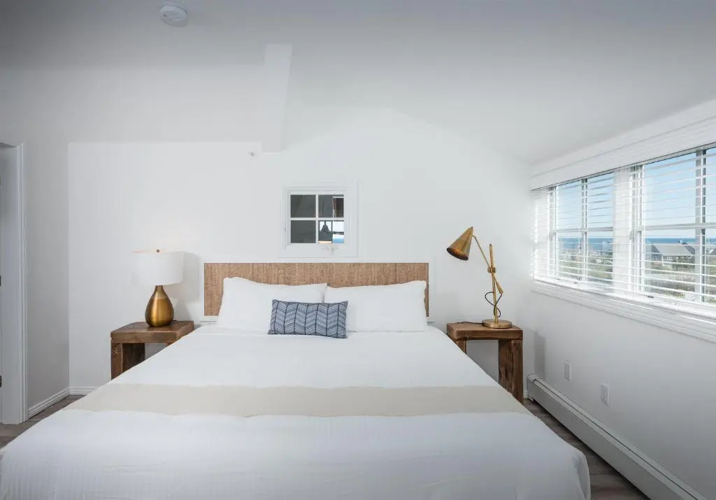 Suite with pool view