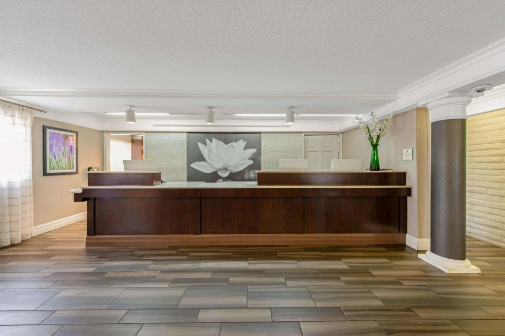 Lobby & Reception