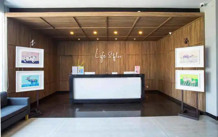 Lobby & Reception