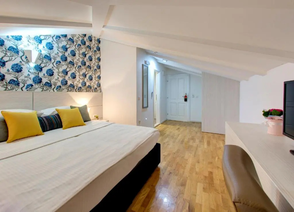 Double Attic room (full double bed)