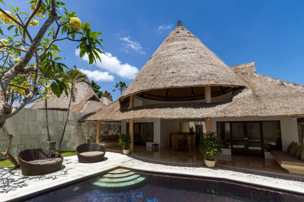 2 Bedrooms Villa
