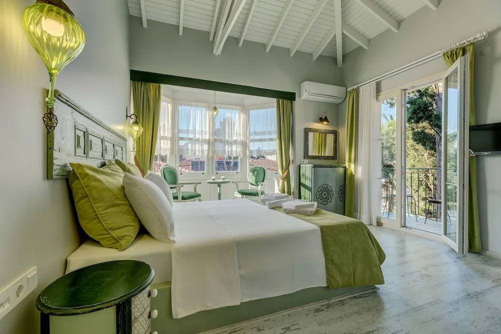 Superior Double room with balcony (full double bed)
