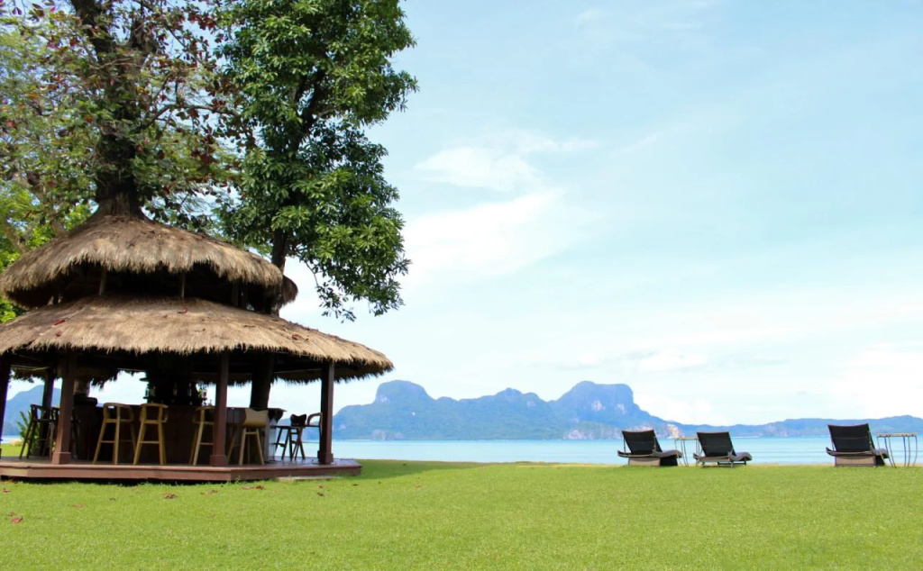 Beach & Waterfront