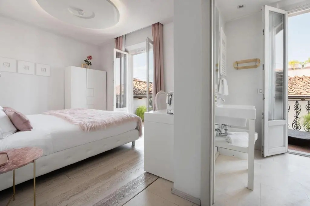 Premium Double room (full double bed)