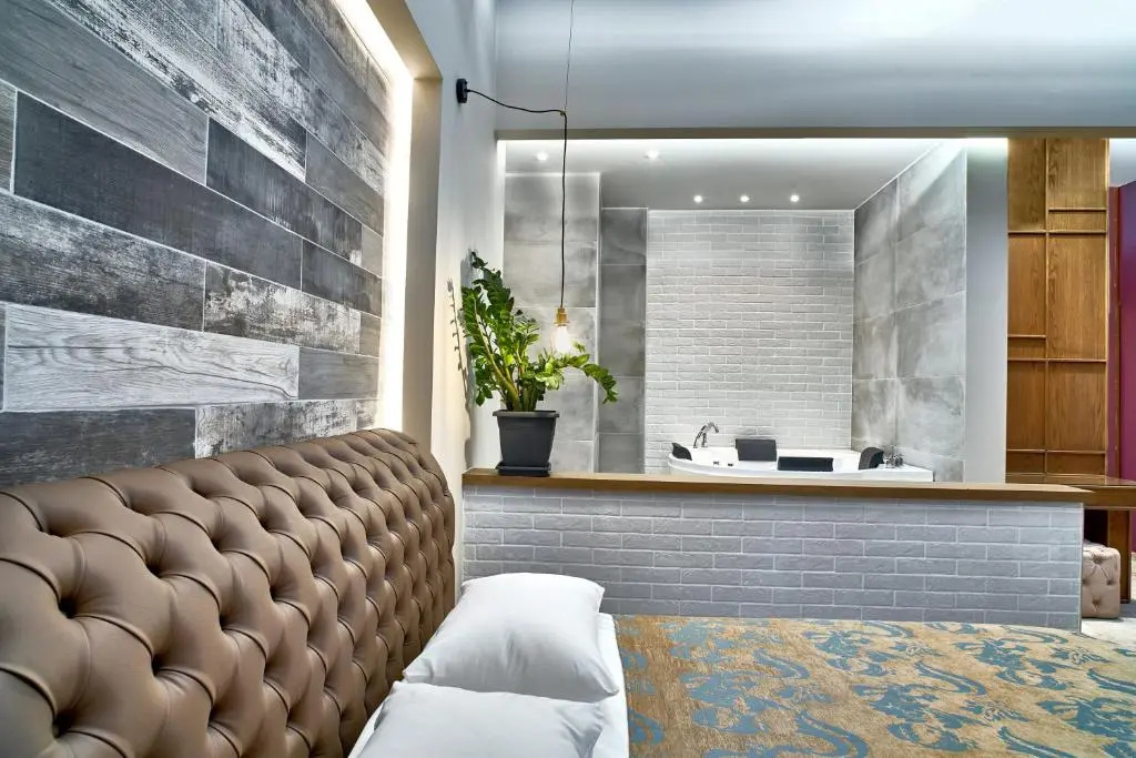 Deluxe Basement Suite