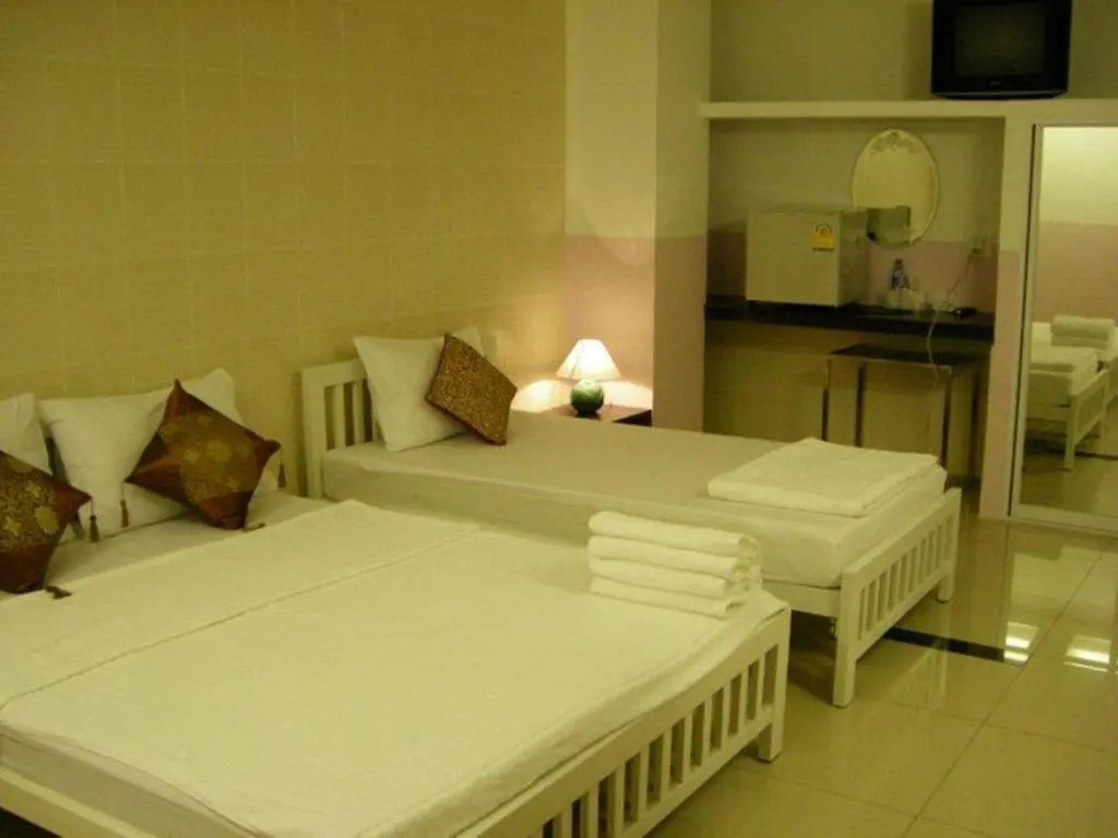 Standard Triple room