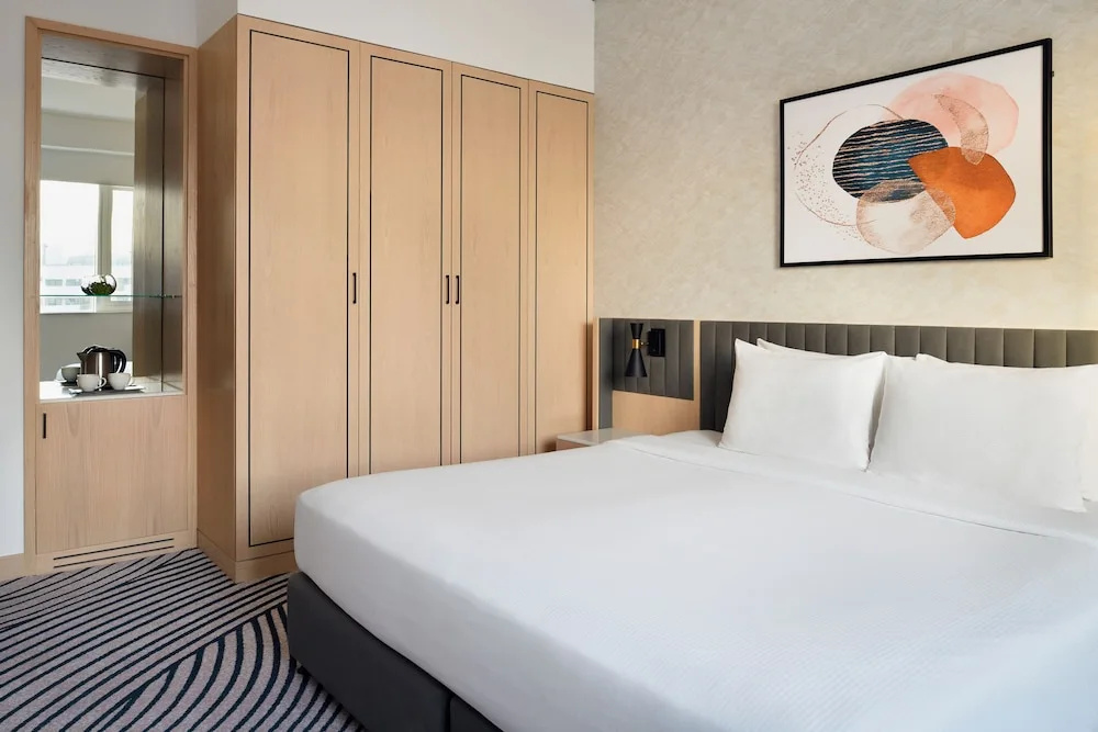 Двухместный номер клубный Standard (двуспальная кровать) в Crowne Plaza Dubai Jumeirah an IHG Hotel