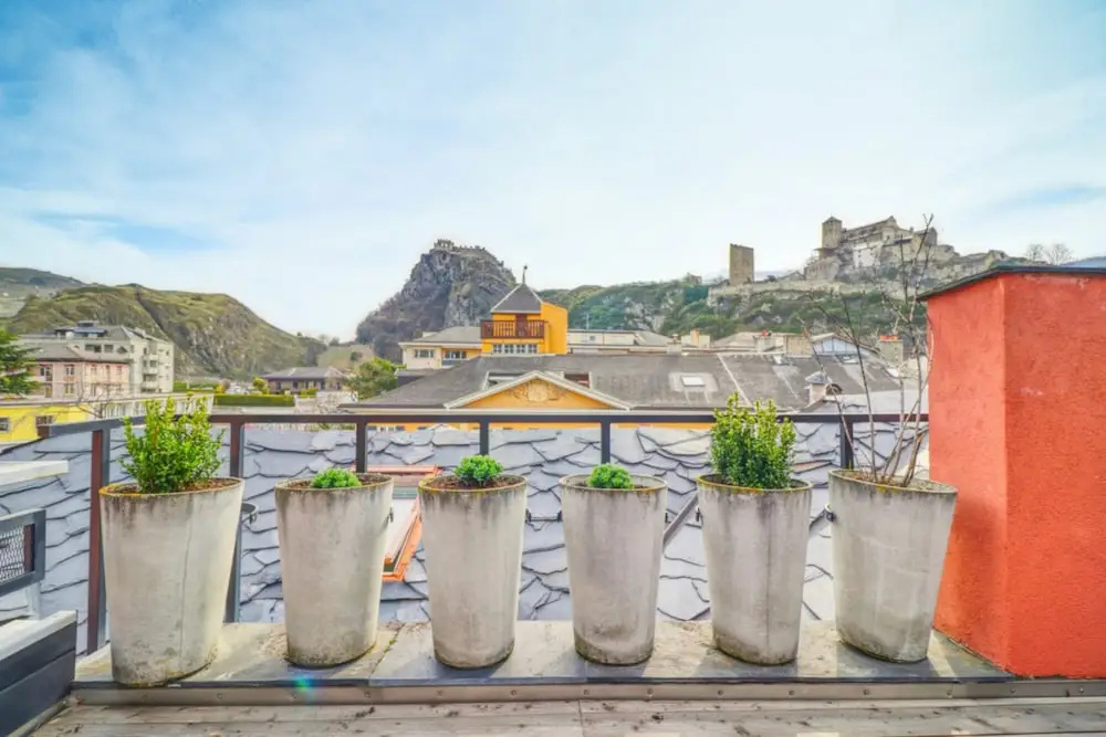 Cozy Penthouse in the old Town of Sion - фото 11