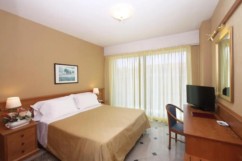 Hotel Bellevue Et Mediterranee - Chambres