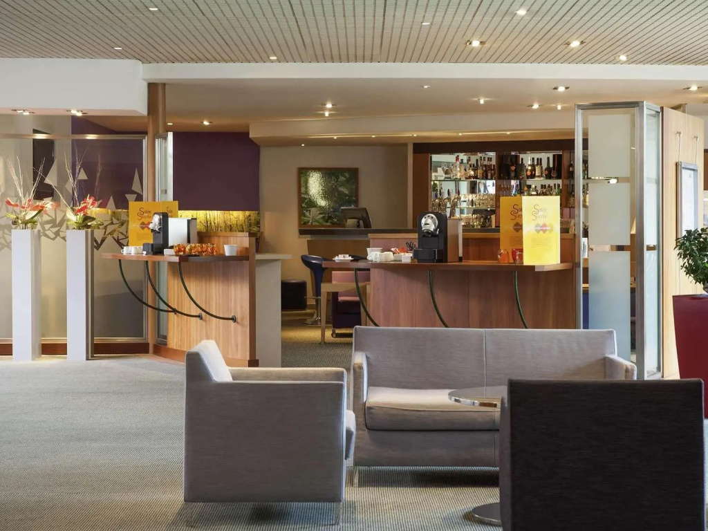 Lobby & Reception