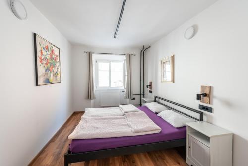 AdHoc Hostel by null