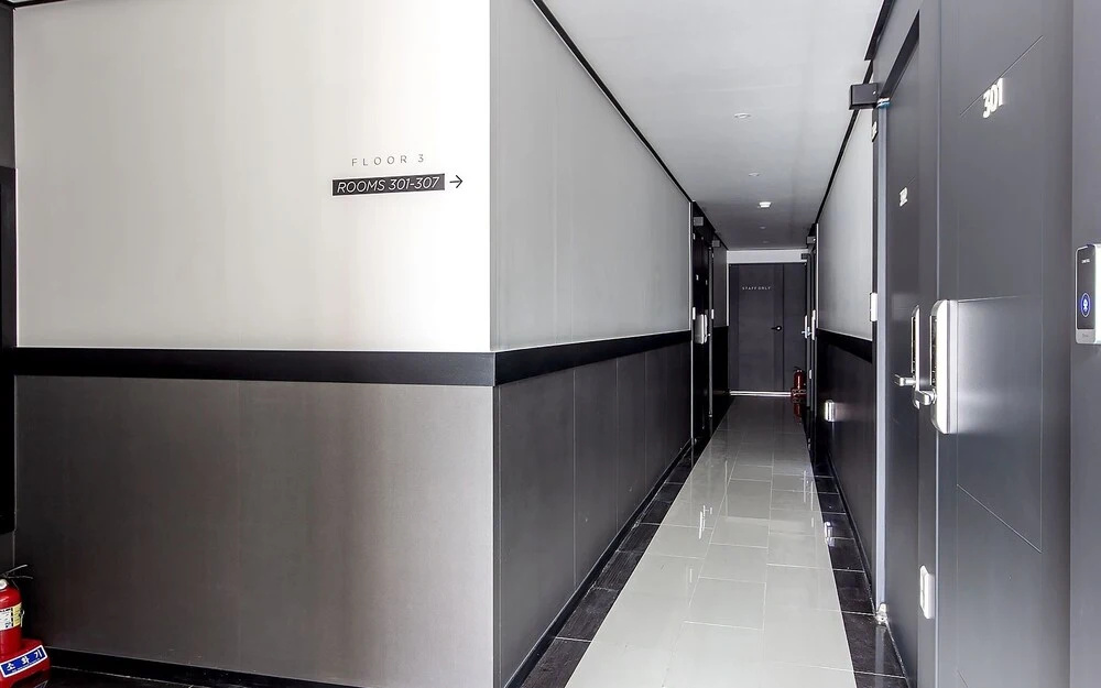 Lobby & Reception