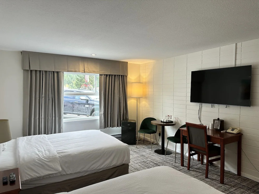 Quadruple Family Suite