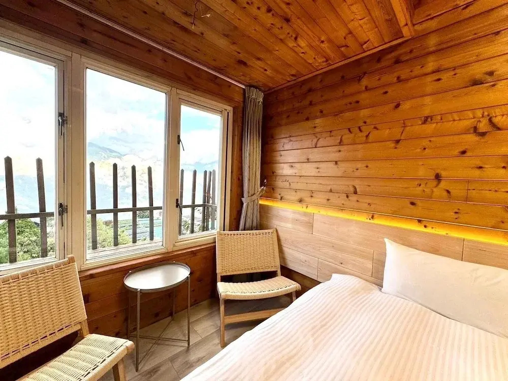 Deluxe Double room (full double bed)