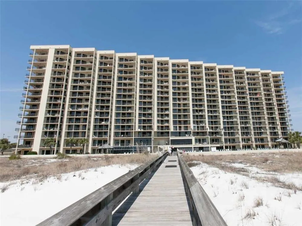 Phoenix VI 1210 - 2 Br condo by RedAwning