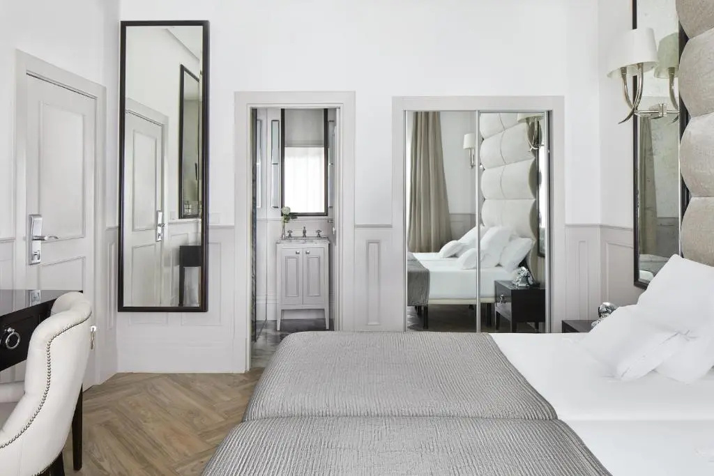 Standard Double room with balcony (full double bed)