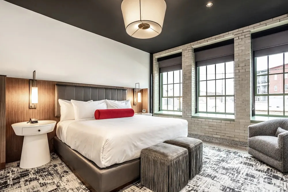 Suite with balcony