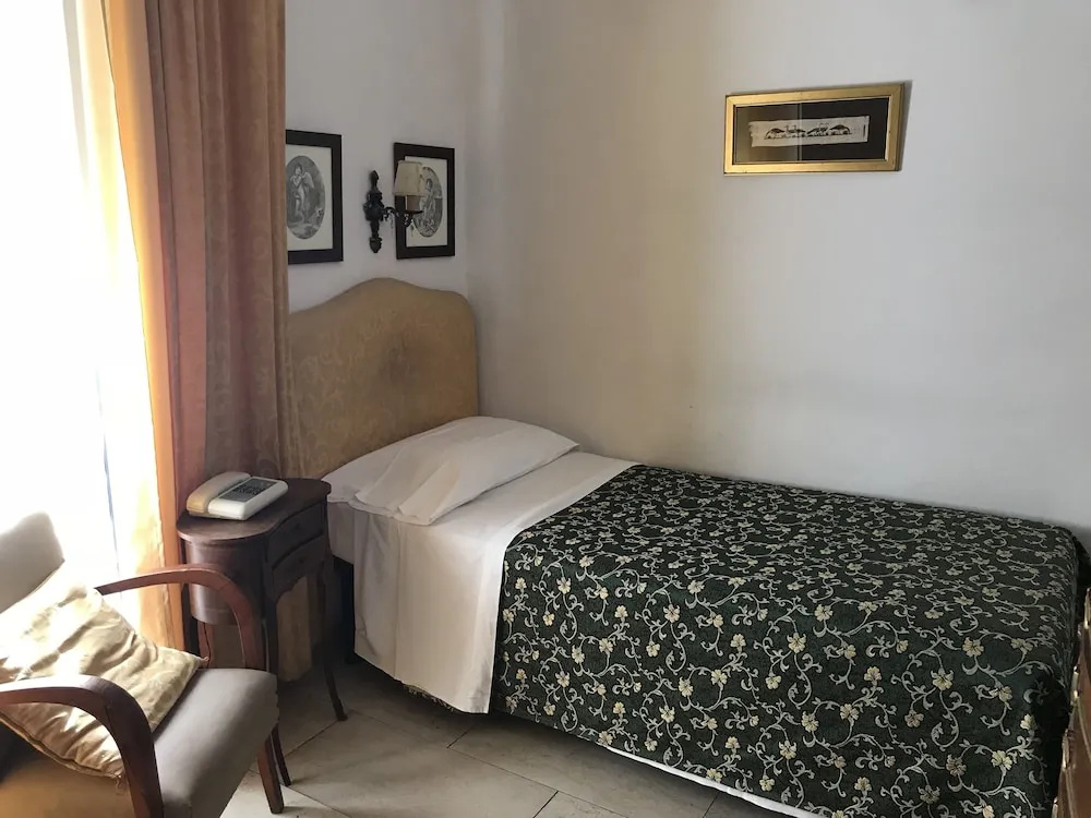 Economy room