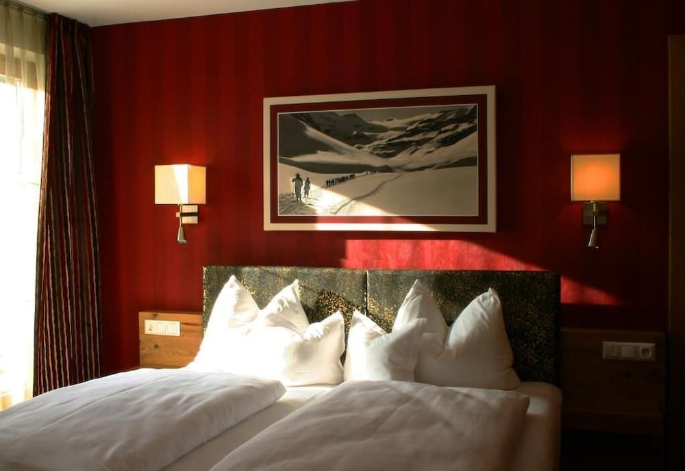 Standard Double room with balcony (full double bed)
