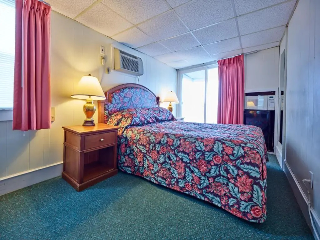 Standard Double room with balcony and with partial ocean view (full double bed)