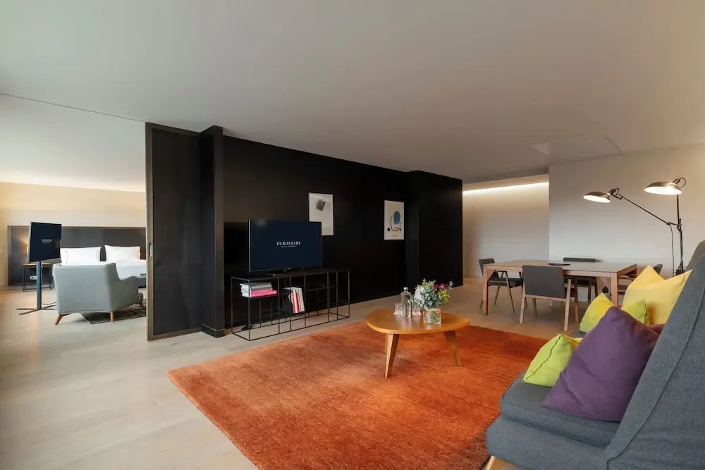 Grand Double Suite full double bed