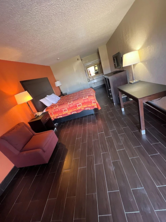 Deluxe Double room with city view (full double bed)