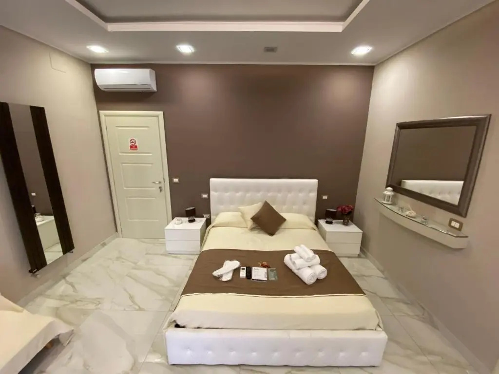 Standard Double room with balcony (full double bed)