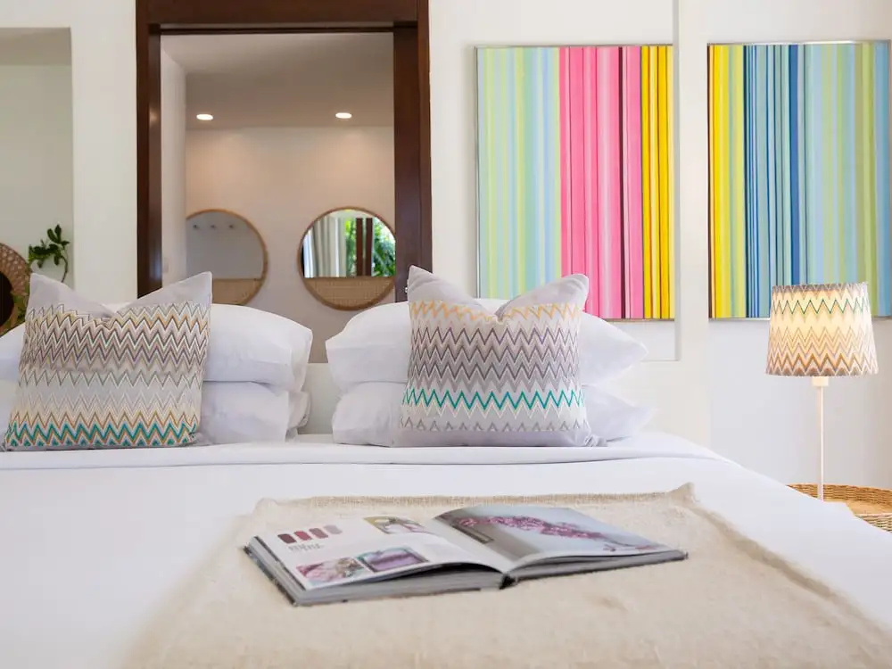 6 Bedrooms Villa